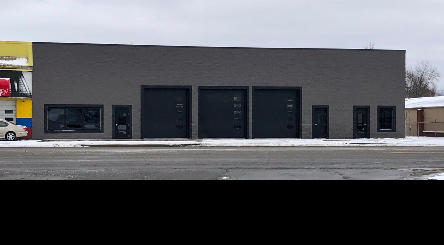 Flex/Retail Space: 2121 State St, Columbus, IN 47201